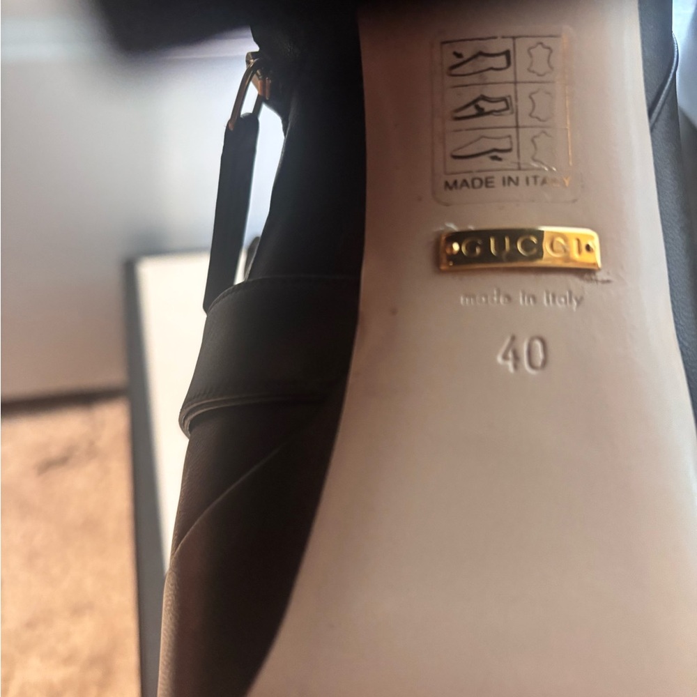 Gucci Black Heeled Boots with Gold Buckle - Picture 2 of 3